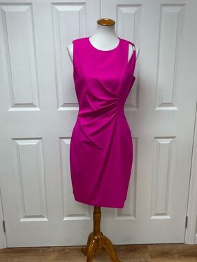 Elie Tahari Magenta Sleeveless Ruched Sheath Dress - Size 6.